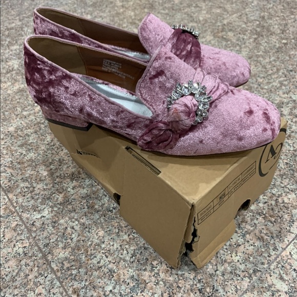 NWT Corrina Velvet Flats/Loafers size 10 - Picture 6 of 17